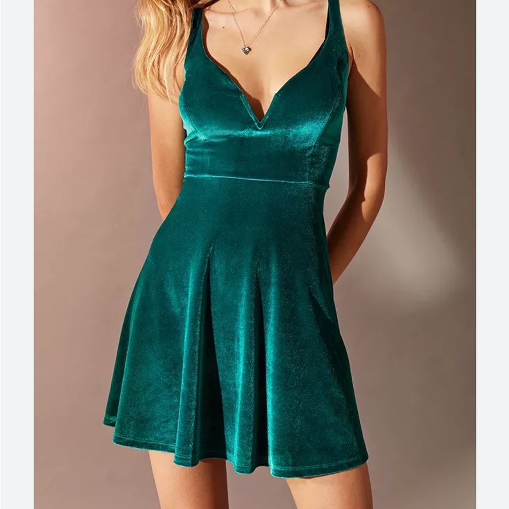 Urban outfitters size xs green velvet dress! Kimichi blue